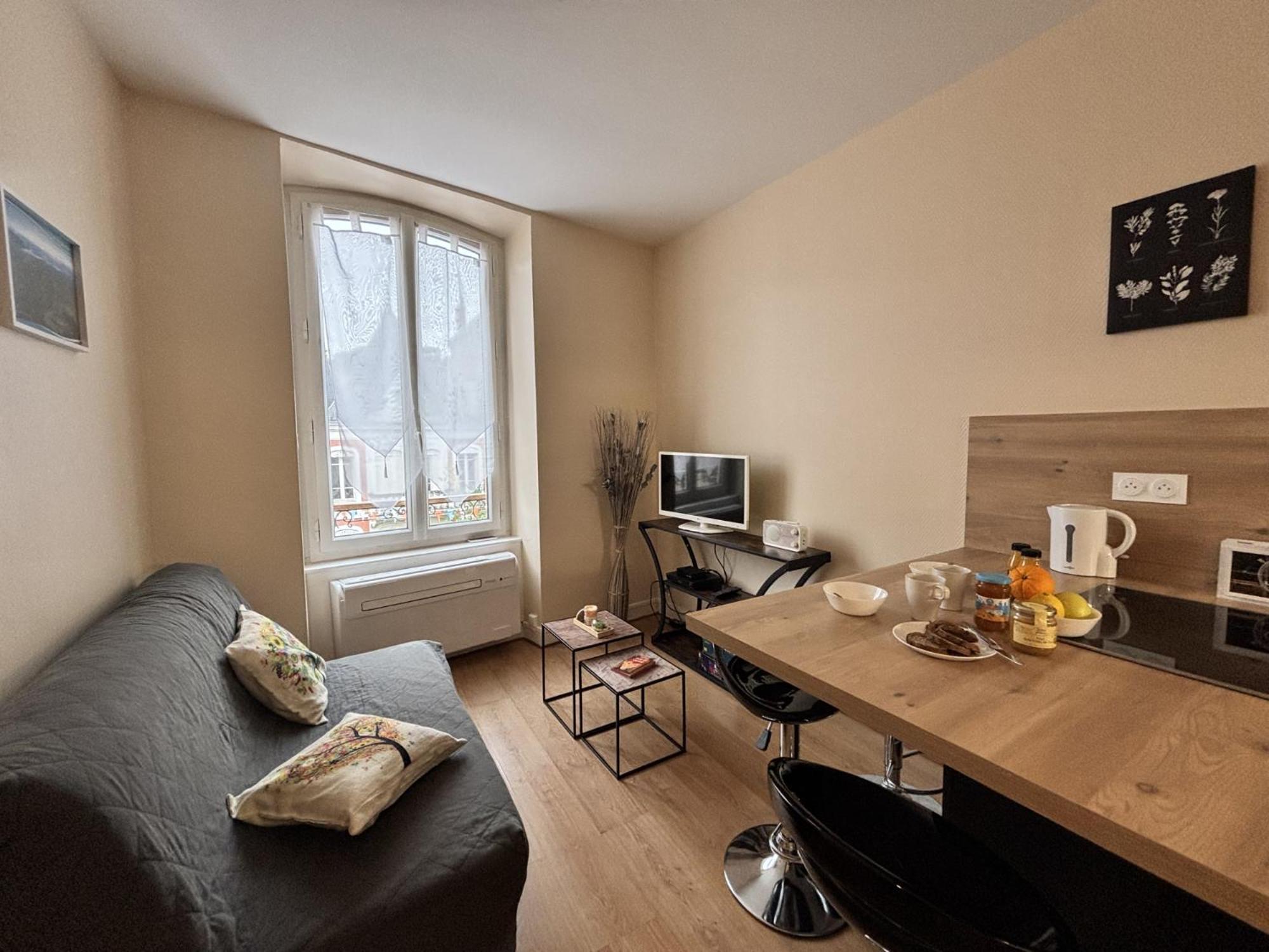 Le Puy De Dome - 1 Chambre - Clim Châtel-Guyon المظهر الخارجي الصورة
